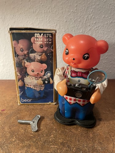 Tin toy bear with flashcamera - tin,